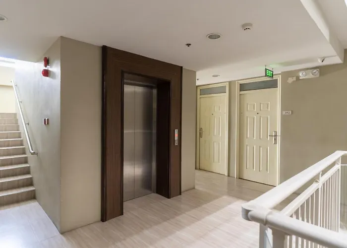 Amani 237, 3 Minutes To Airport, With Gym & Pool, Free Netflix, Fast Wi-fi Apartment