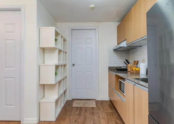 Apartment Amani 237, 3 Minutes To Airport, With Gym & Pool, Free Netflix, Fast Wi-fi *