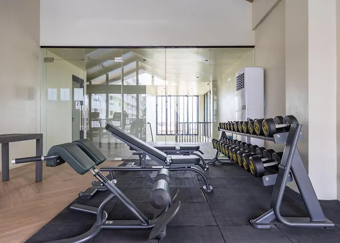 Amani 237, 3 Minutes To Airport, With Gym & Pool, Free Netflix, Fast Wi-fi Apartment *
